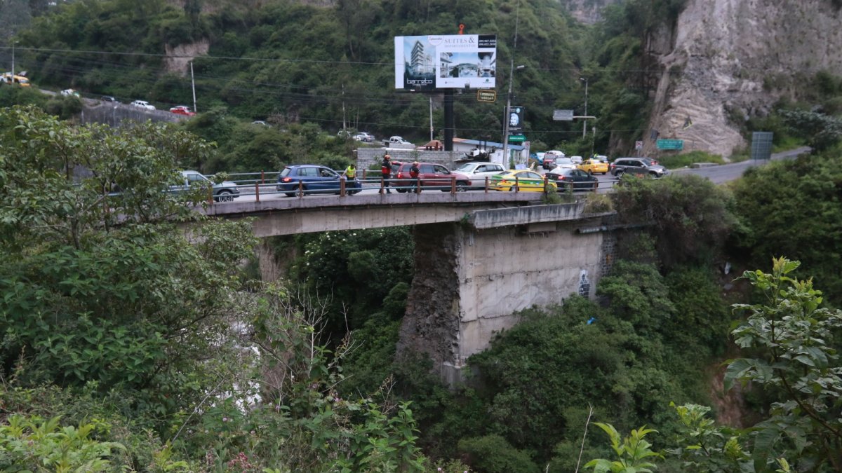 se realizará un cierre total en el área de influencia de la zona del puente vehicular de Guápulo, en la avenida de Los Conquistadores.