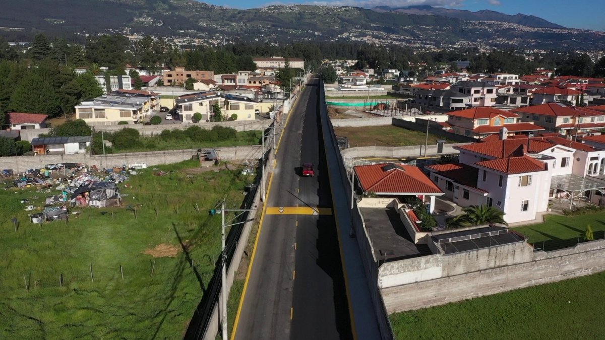 La vía fue repavimentada tras 40 años de soluciones parche.