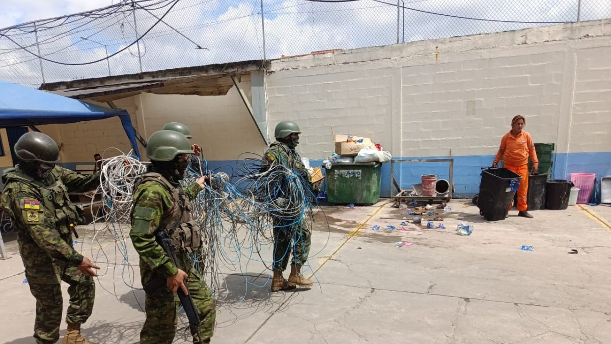 Según los militares, los cables conducían a los diferentes pabellones de la cárcel