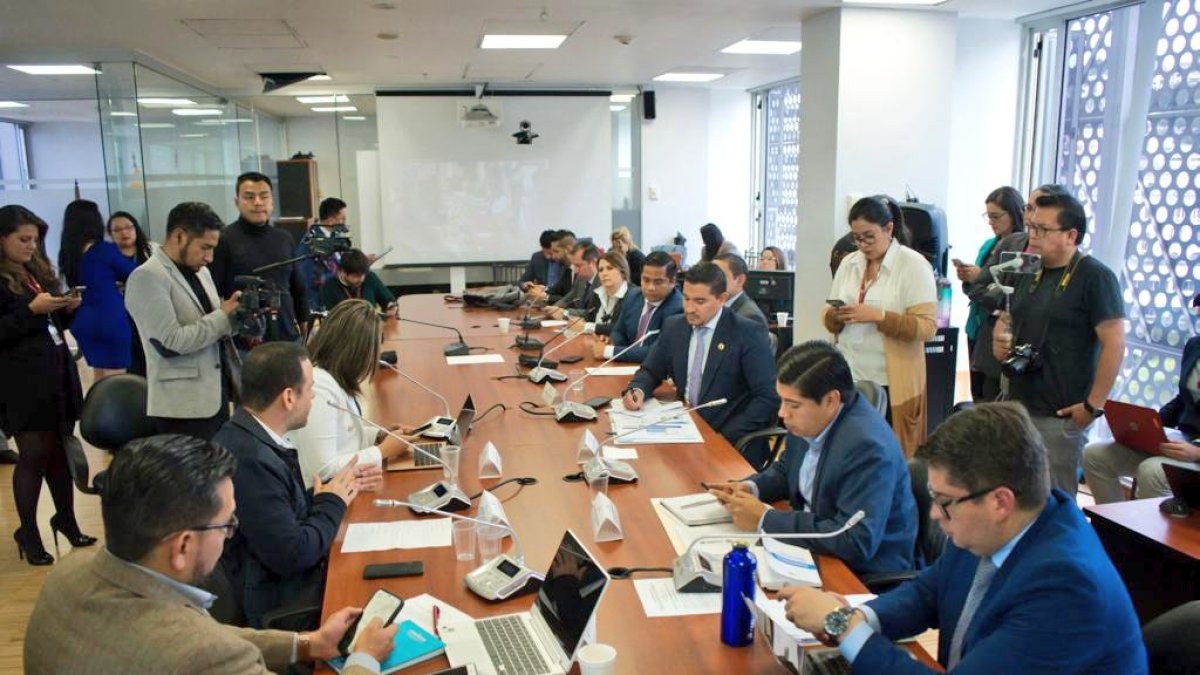 Damián Larco, director del SRI, expuso el pasado 17 de enero, en la mesa de Desarrollo Económico, cómo el aumento del IVA será una fuente constante de ingresos.