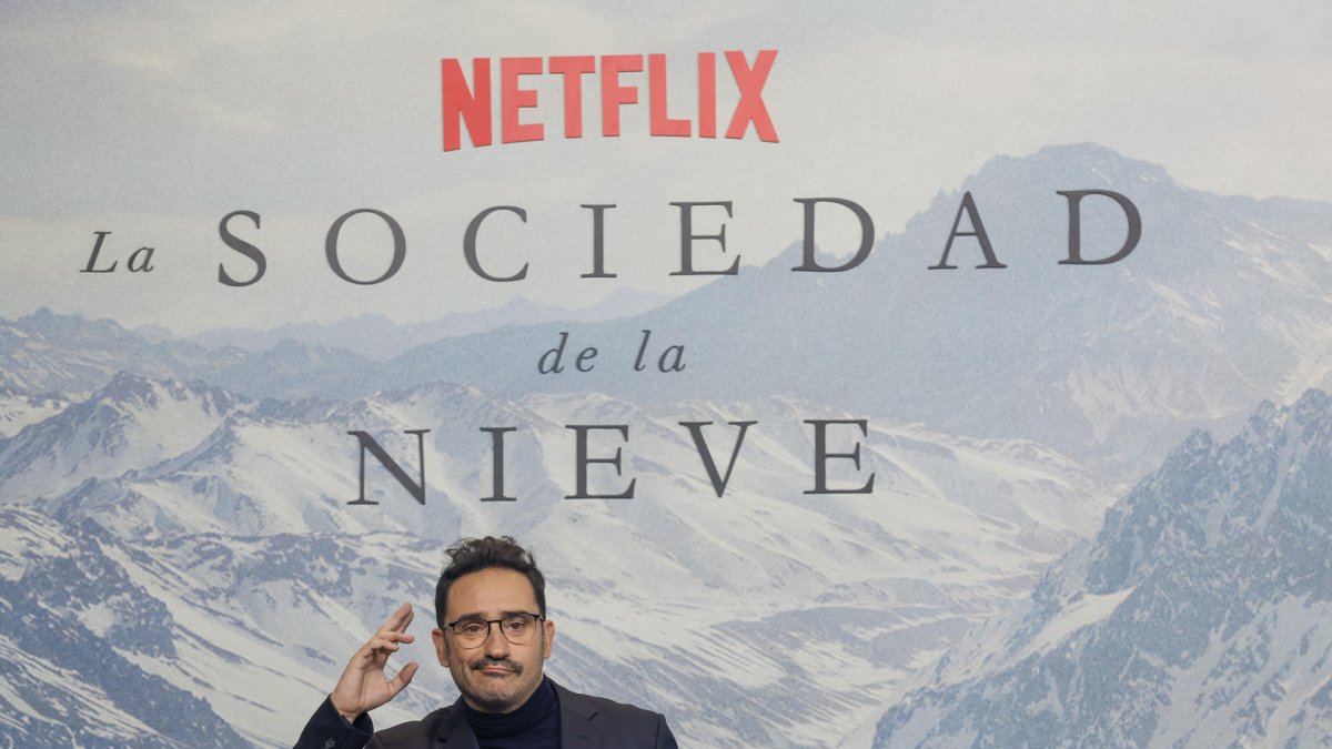 Fotografía de archivo del director J.A. Bayona durante el estreno de su película La sociedad de la nieve.