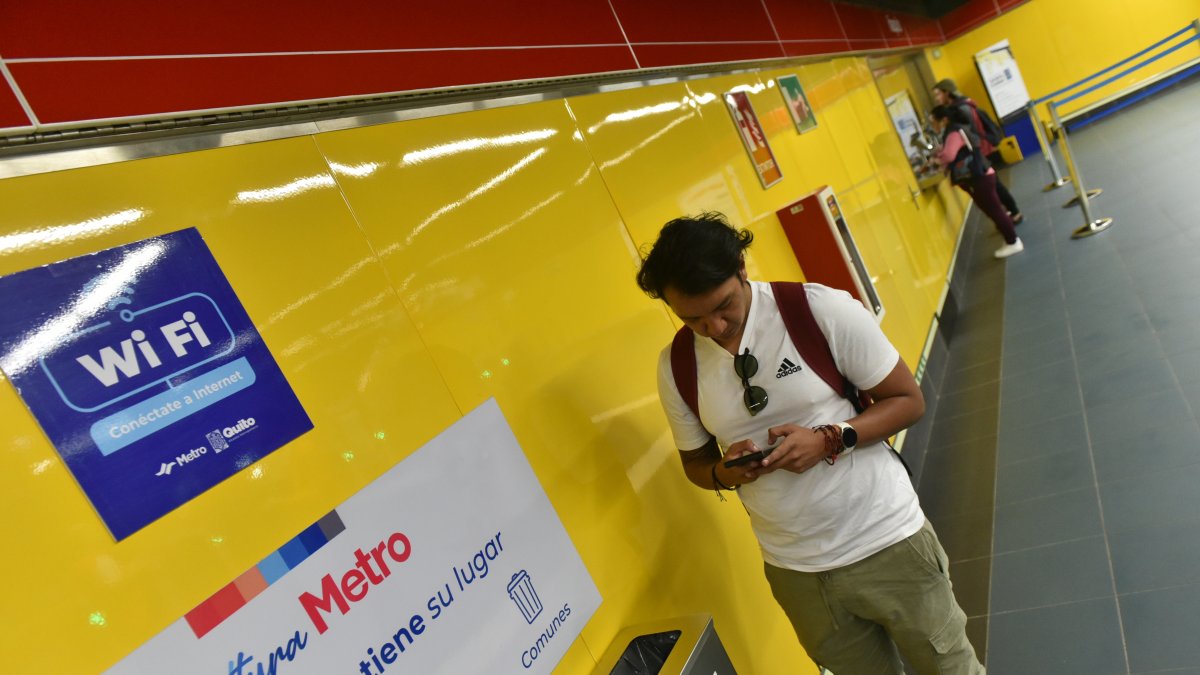 En la estación de Iñaquito los usuarios ya pueden acceder a Internet gratuito