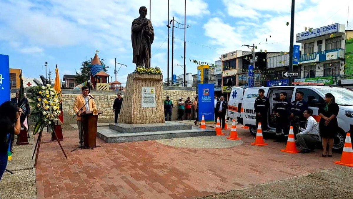 Evento. En el parque Vicente Rocafuerte se colocó una ofrenda floral.