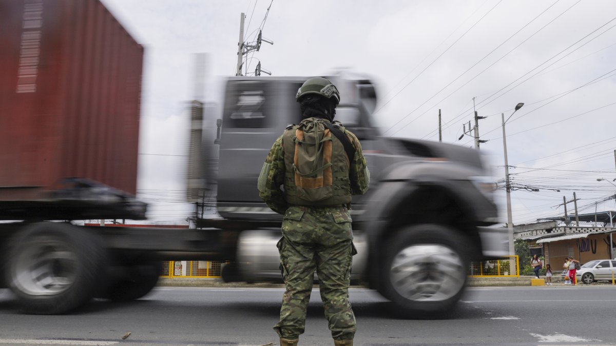 Foto de archivo de los operativos de seguridad que se realizan en Ecuador por la ola de violencia