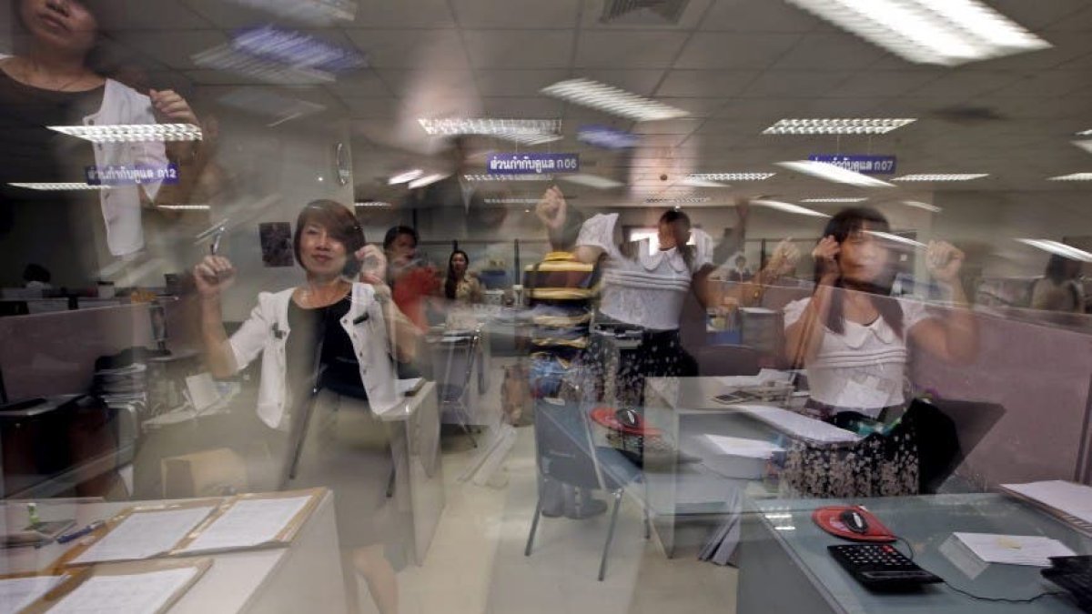 Referencial. Los empleados sufren de estrés en la oficina