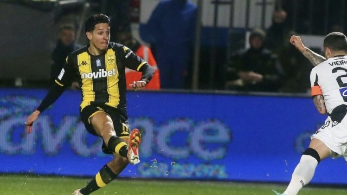 Kike Saverio asistió y jugó todo el partido en la goleada del Aris Salonica