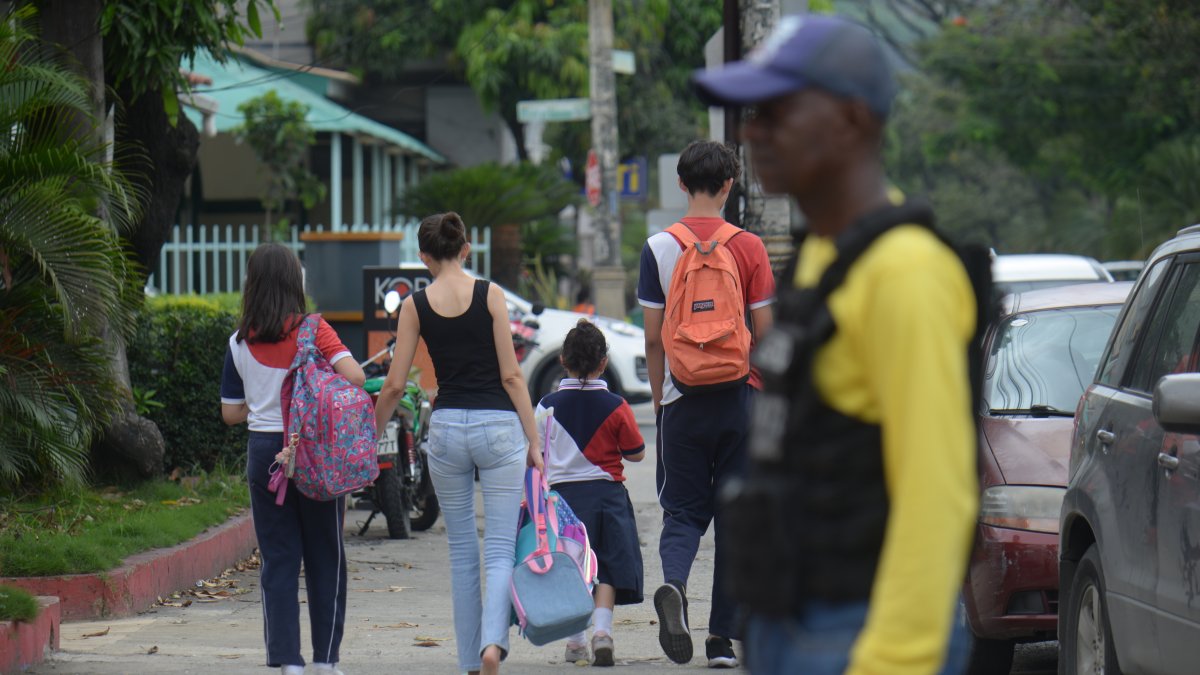 En los planteles que volvieron al aula en Guayaquil, predominó la seguridad privada.