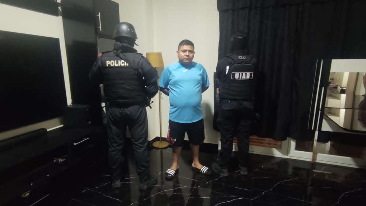 Los detenidos están vinculados al asesinato de un empresario minero y al atentado que sufrió la jefa política del cantón Ponce Enríquez, en Azuay.