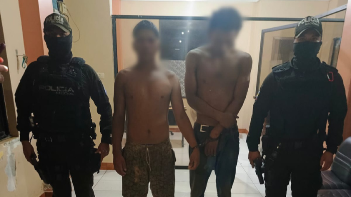 El material bélico y las sustancias fueron decomisados y entregados a la autoridad competente.