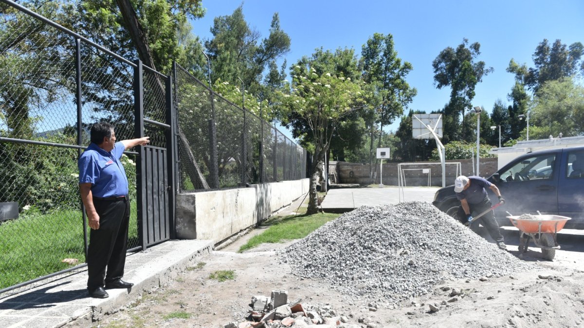 Obra . Tras un año los vecinos aún esperan la construcción del muro. Las viviendas que resultaron afectadas aun no terminan de reparar los daños que causó la inundación.