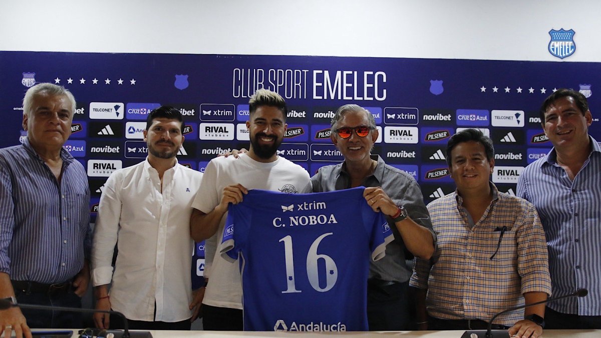 Cristhian Noboa cuando fue presentado por la dirigencia azul.