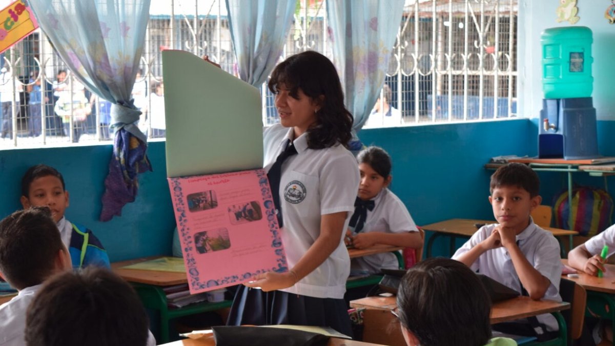 Actividades. Estudiantes de Guayas y Santa Elena desarrollan nuevos programas educativos en fundaciones.