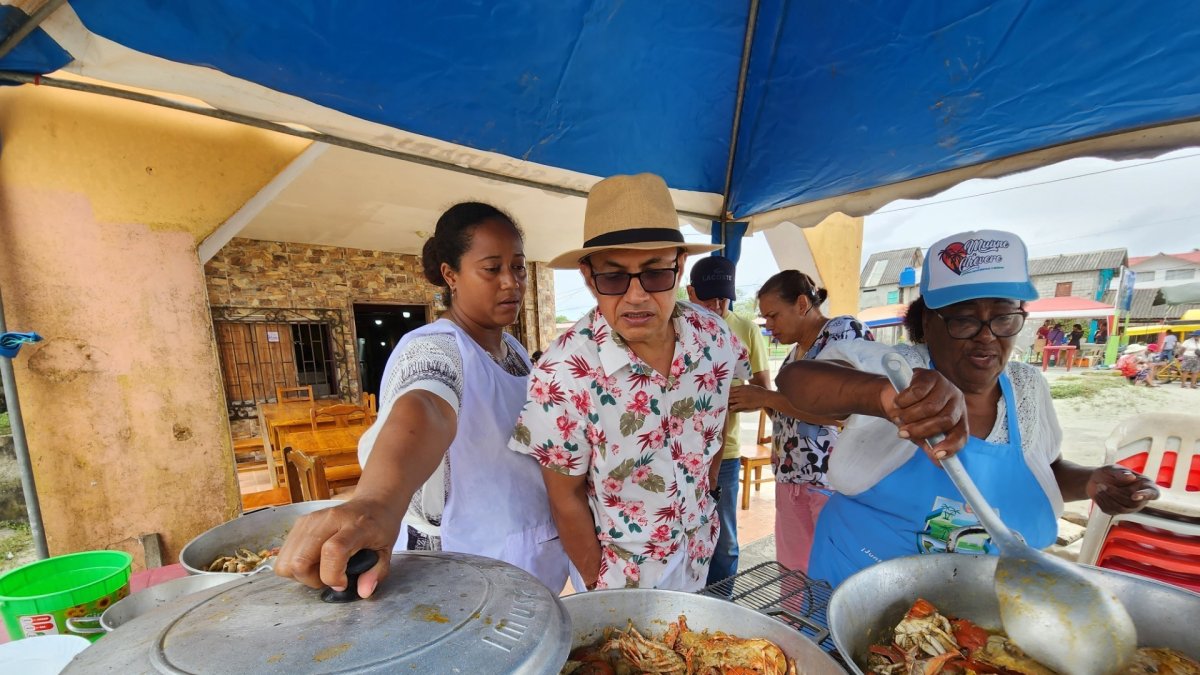 El encocado se puede preparar con un solo tipo de marisco o con una combinación de varios.