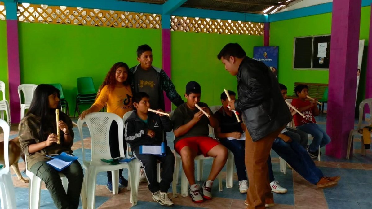 Uno de los cursos con mayor aceptación fue aprender a tocar instrumentos musicales, entre estos: flauta, guitarra.