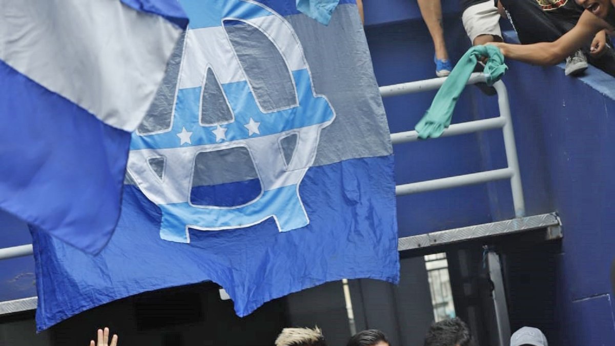 Cristhian Noboa, cuando regresó al Capwell. Fue una fiesta para él y la hinchada.