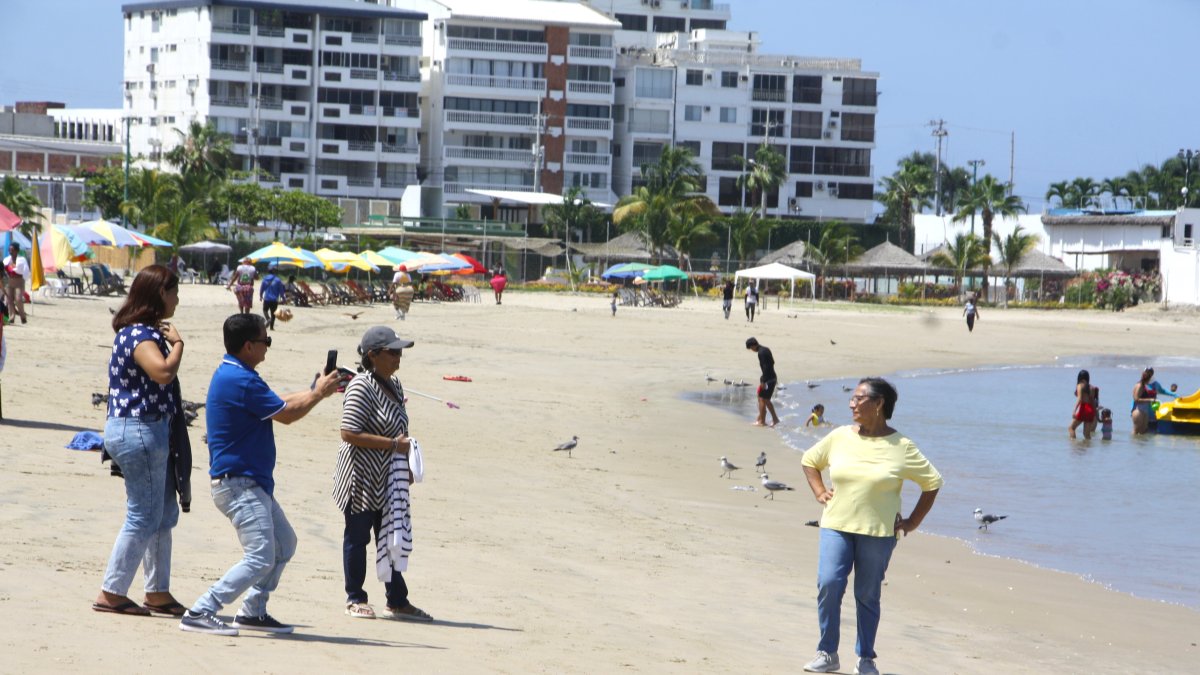 Anhelo. Familias y visitantes coinciden en querer que Salinas recupere la paz y el orden que tuvo décadas atrás.