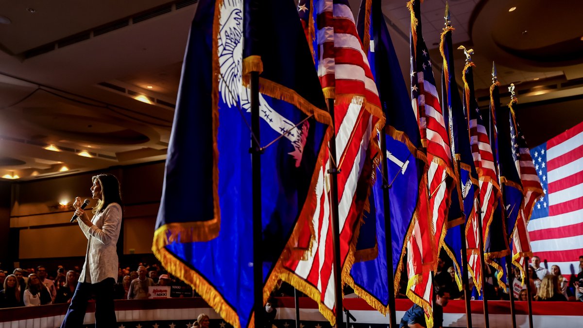La candidata presidencial republicana, el ex gobernador de Carlolina del Sur, Nikki Haley, habla durante un evento de campaña, en North Charleston, Carolina del Sur.