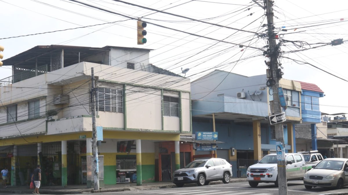 Dos hombres fueron asesinados en este punto de la calle Ayacucho, en Guayaquil.
