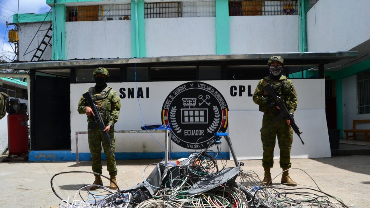 Parte de las conexiones que fueron desmanteladas en el reclusorio.