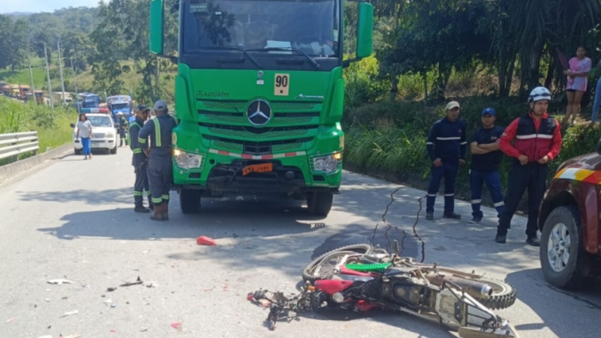 Paramédicos llegaron hasta el lugar del siniestro.