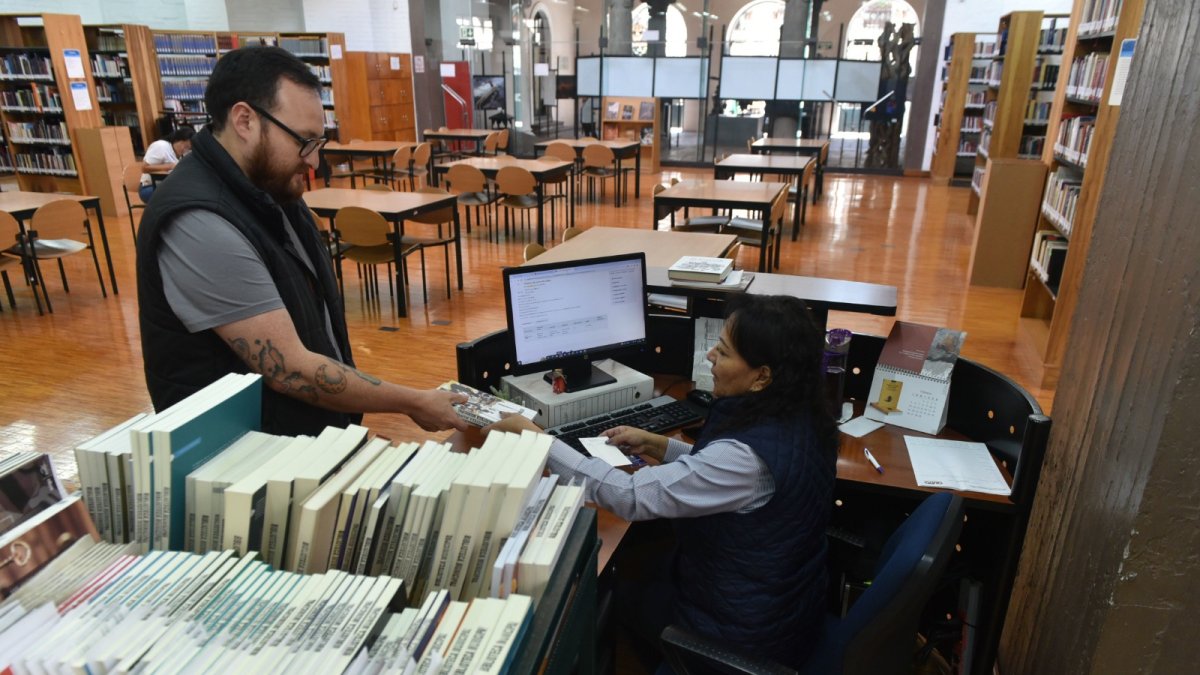 Lectura. Las obras de Eugenio Espejo y Federico González Suárez son las más solicitadas por los usuarios de la Red Metropolitana de Bibliotecas.