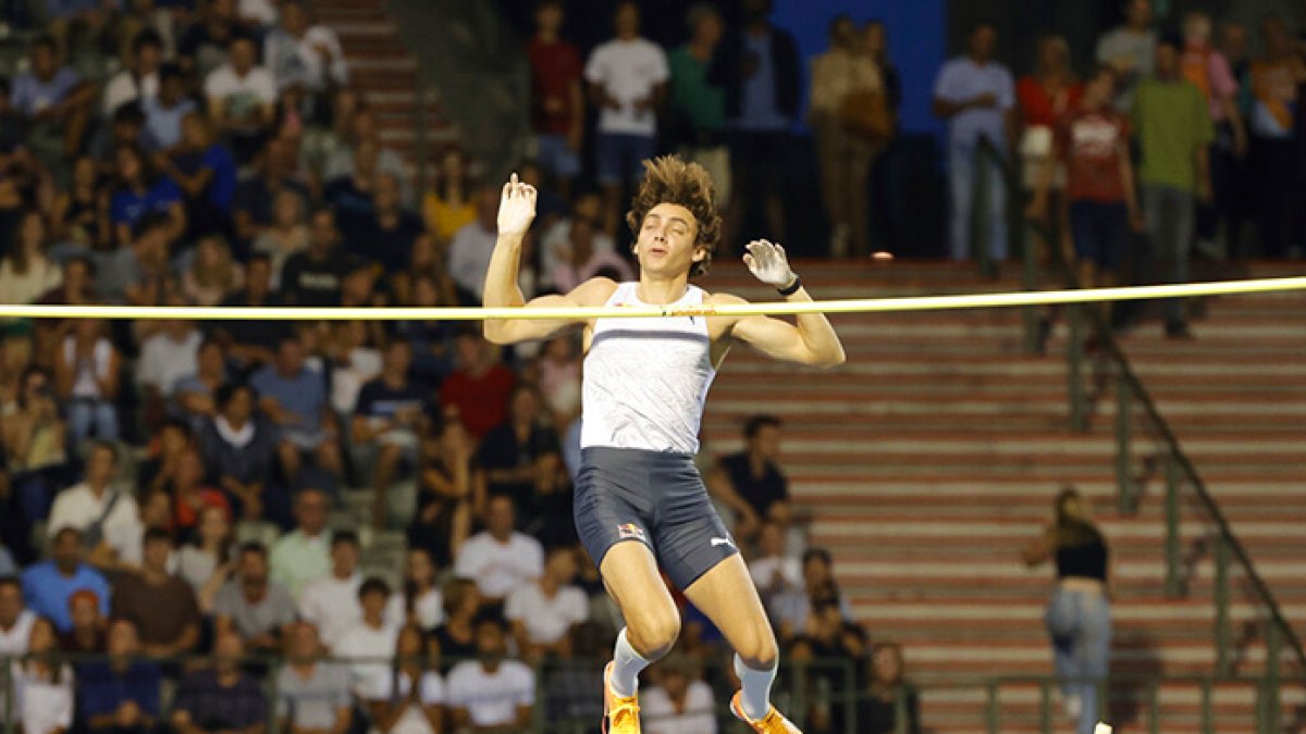 El sueco Mondo Duplantis alcanzó los 5,80 metros en la competencia en Astana.