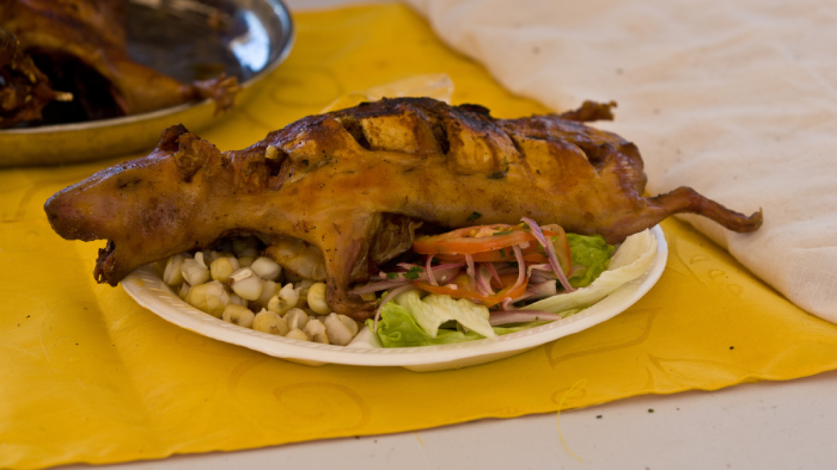 El cuy asado es uno de los platos típicos de Cuenca.
