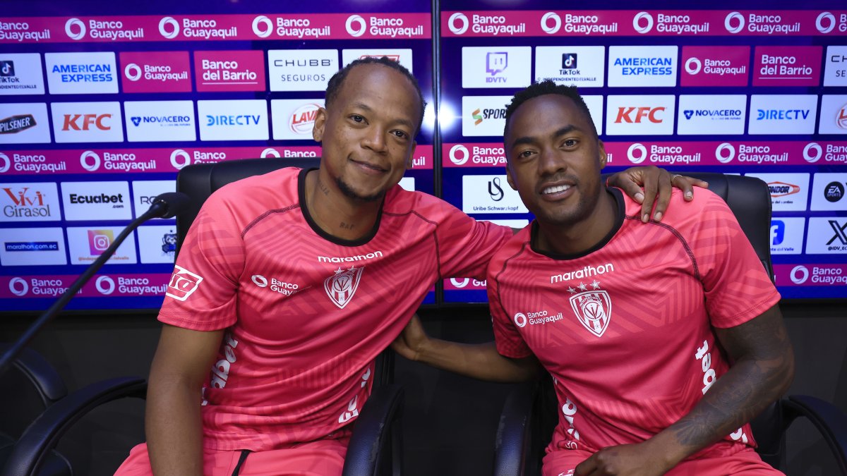 Romario (i) y Renato Ibarra (d) disfrutan de la experiencia de compartir entrenamientos, concentraciones y partidos como parte de Independiente del Valle.