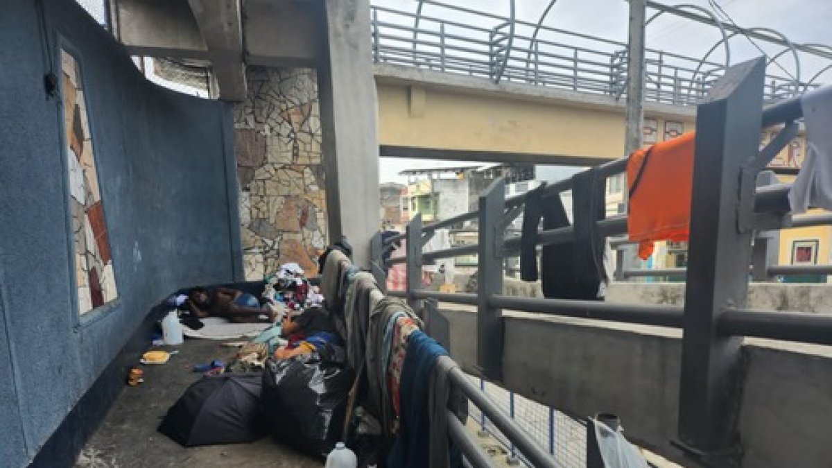 Todo el paso era ocupado como dormitorio por dos personas que, además, tenían problemas de consumo de sustancias.