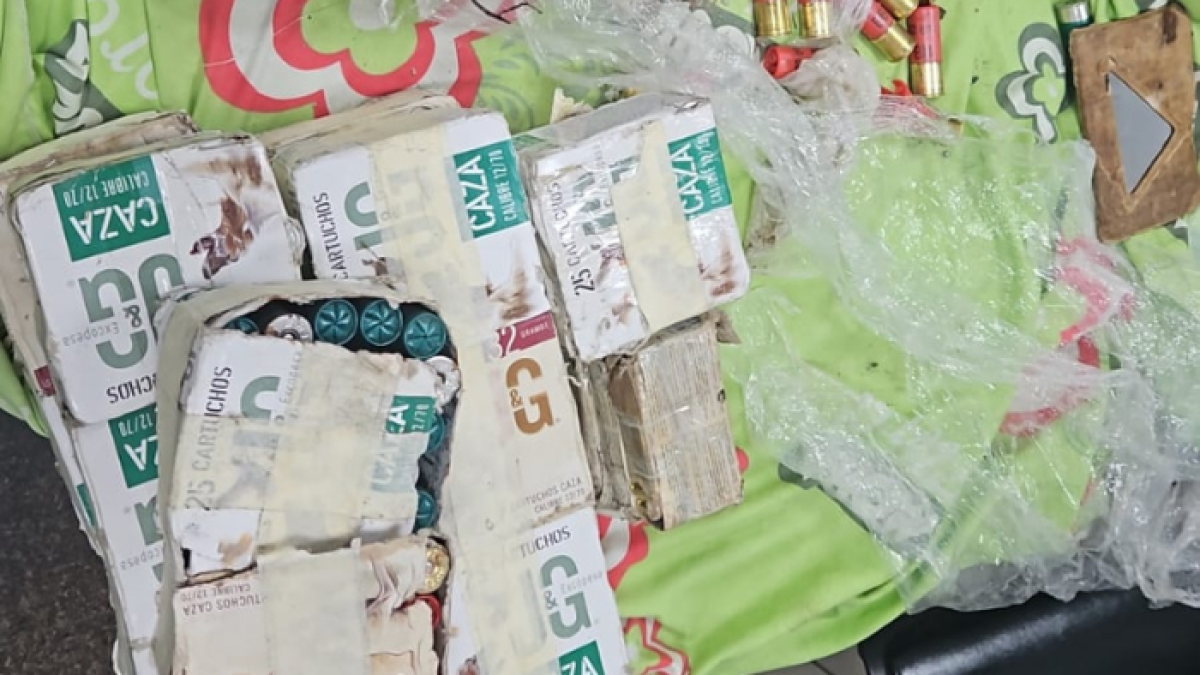 En los operativos se hallaron armas, drogas y municiones.