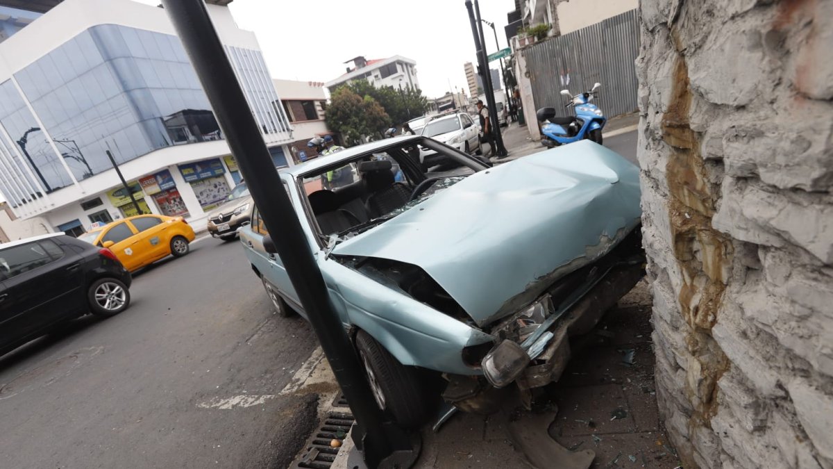Así quedó uno de los autos involucrados en el accidente