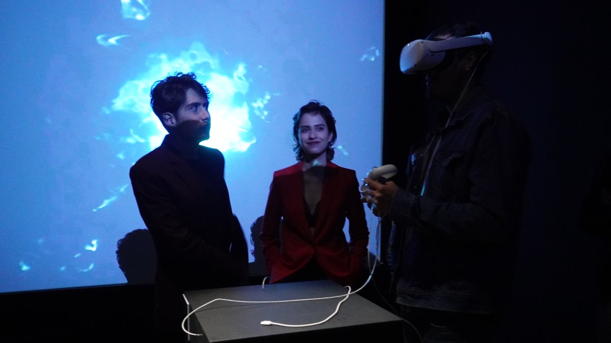 Proyecto. En el Museo del Cacao se exponen 22 trabajos que reflexionan sobre el uso de las pantallas en la era digital.