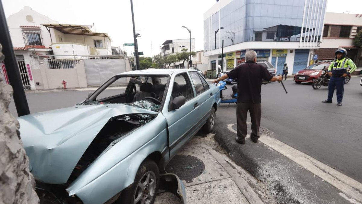 El accidente de tránsito ocurrió en las calles Alejo Lascano y Esmeraldas, en el centro de Guayaqui