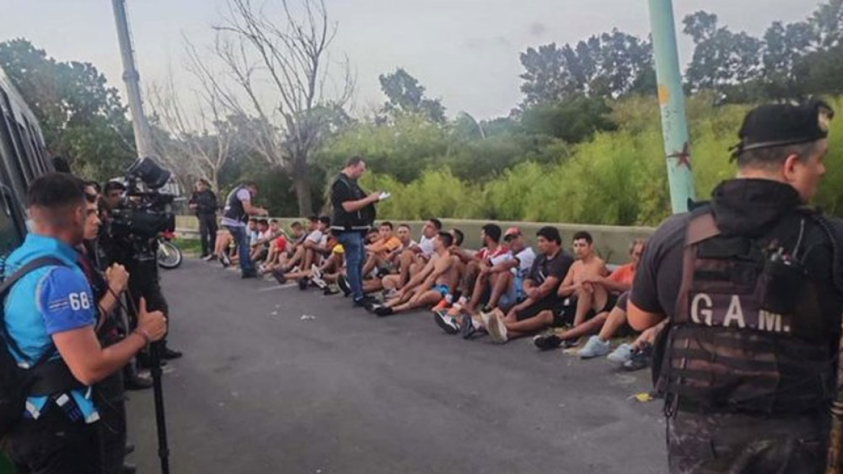 Hinchas de River Plate causaron disturbios fuera del Estadio Monumental