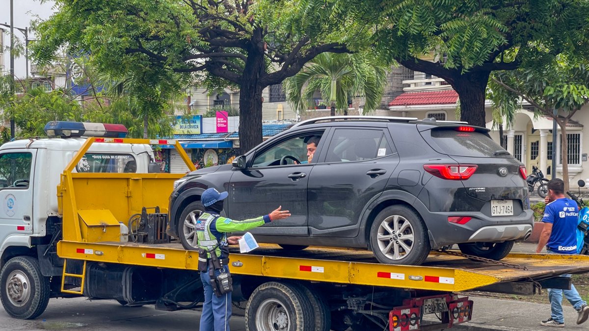 Situación. 61 vehículos al día son retenidos por la falta de matriculación.