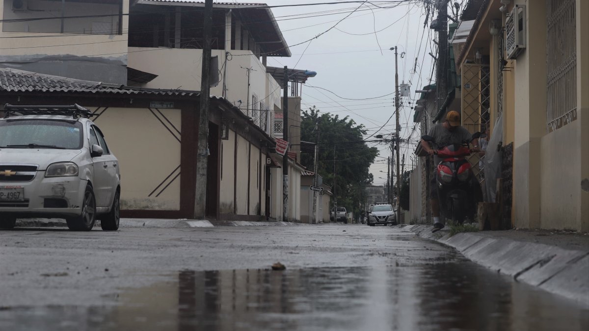 Calles. En tramos de cuatro manzanas y otros sectores se concentra el agua de lluvias, con medio aguacero.