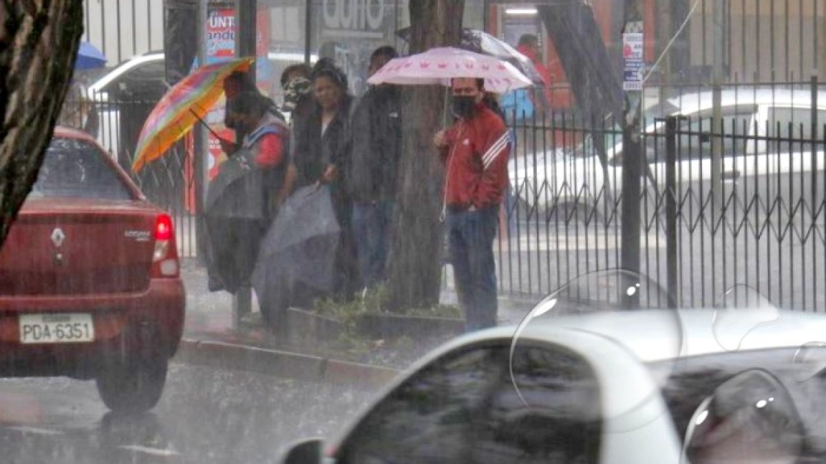 El Instituto Nacional de Meteorología e Hidrología (Inamhi) alerta por la llegada de fuertes lluvias en Ecuador.
