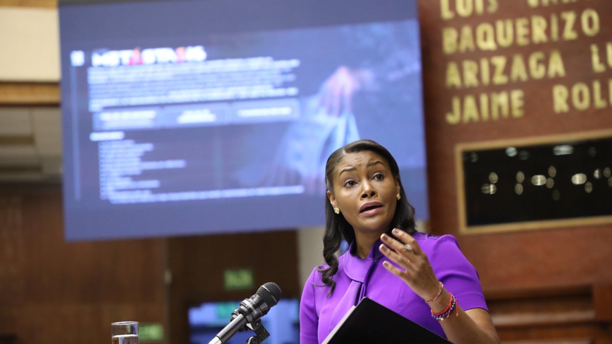 En su rendición de cuentas anual, la fiscal Salazar invitó a los asambleístas a no defraudar al país.