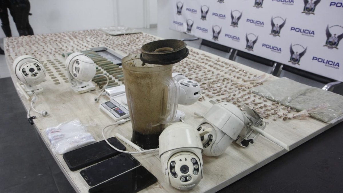 Más de 900 dosis de heroína, valoradas aproximadamente en 5 dólares cada una, fueron encontradas en la vivienda.