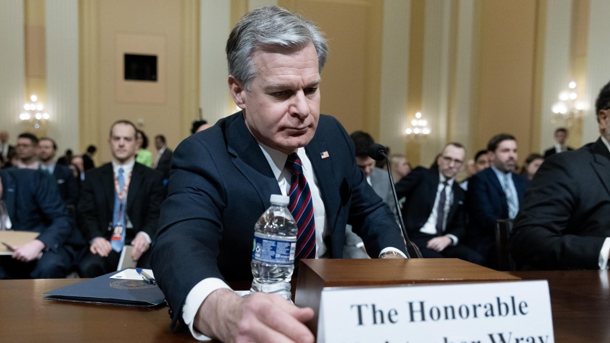 El director del FBI, Christopher Wray, testifica ante el Comité Selecto de la Cámara de representantes en Capitol Hill en Washington , DC, EE. UU.