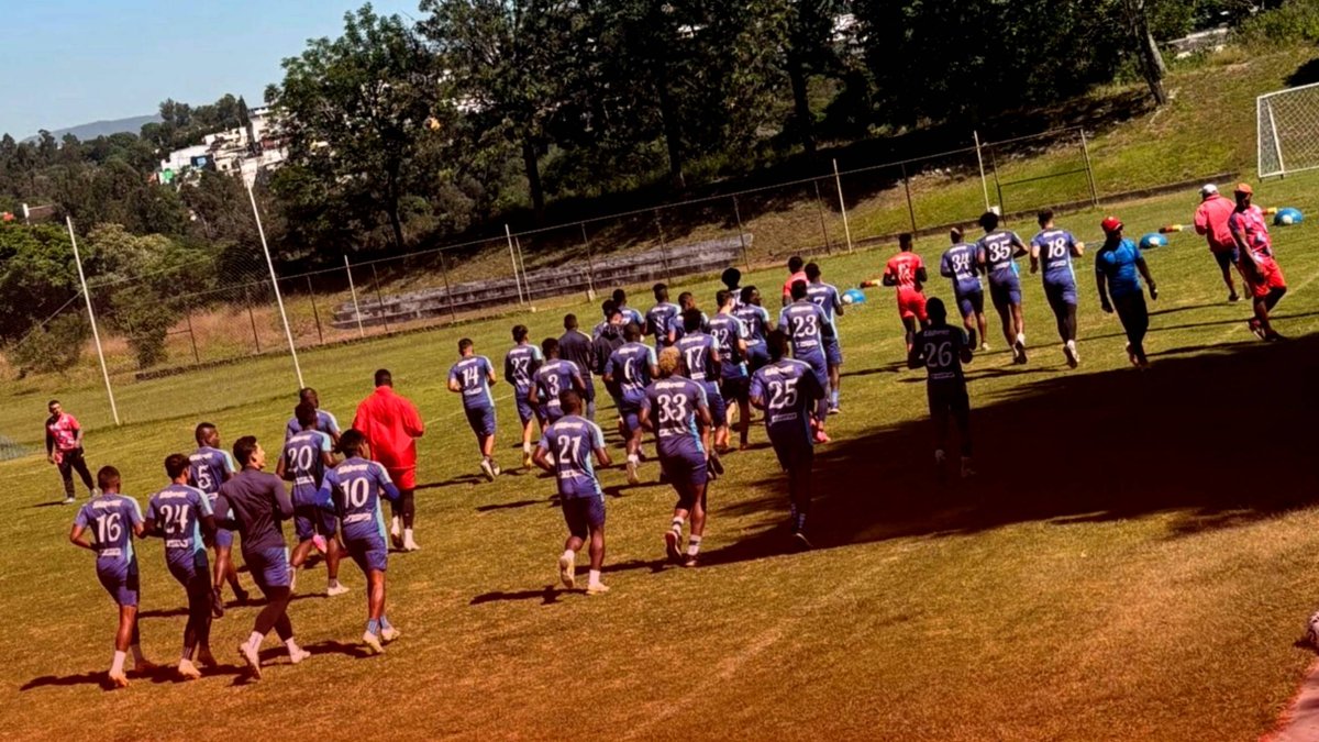 Los jugadores de El Nacional cumplen con los trabajos de pretemporada.