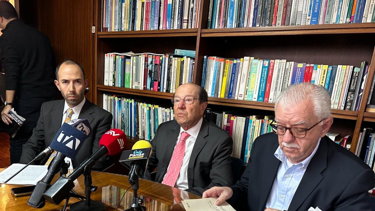 José Hidalgo, director de Cordes; Oswaldo Hurtado, presidente de Cordes; y Abelardo Pachano, miembro del Directorio de Cordes.