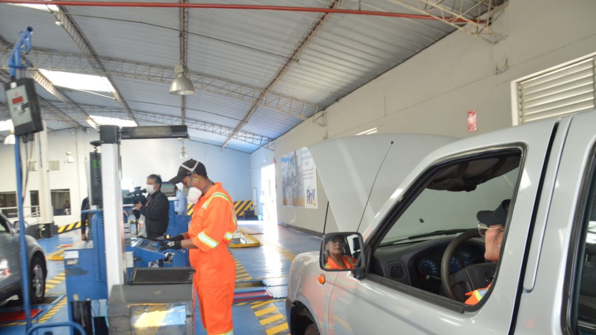 Los usuarios deben agendar un turno en la web de la AMT para reservar una cita en los centros de revisión vehicular.