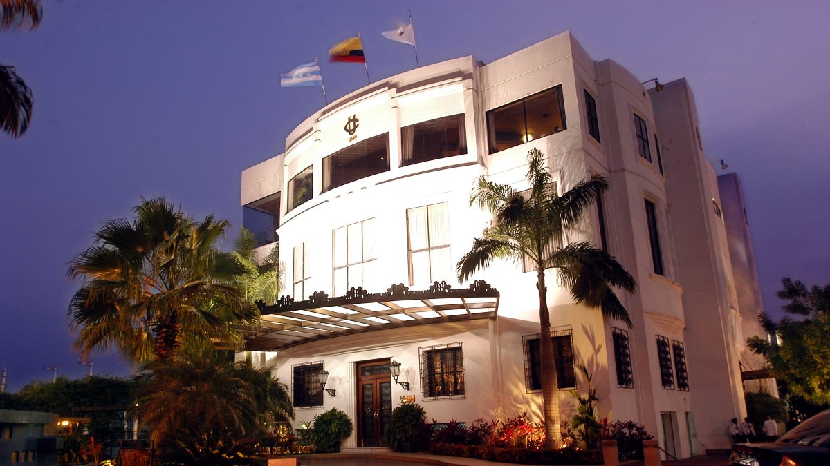El Club de la Unión está ubicado en la calle Olmedo y avenida Malecón, en el centro de Guayaquil.