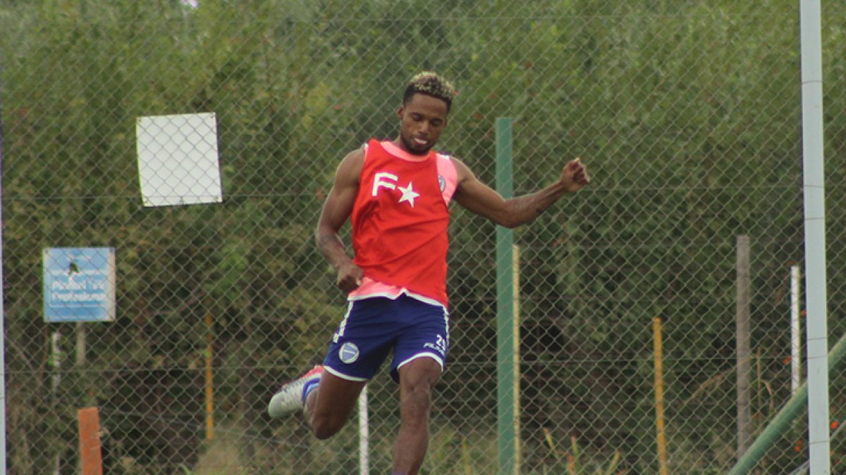 Jeison Chalá vuelve al fútbol ecuatoriano después de jugar en el fútbol de Arabia