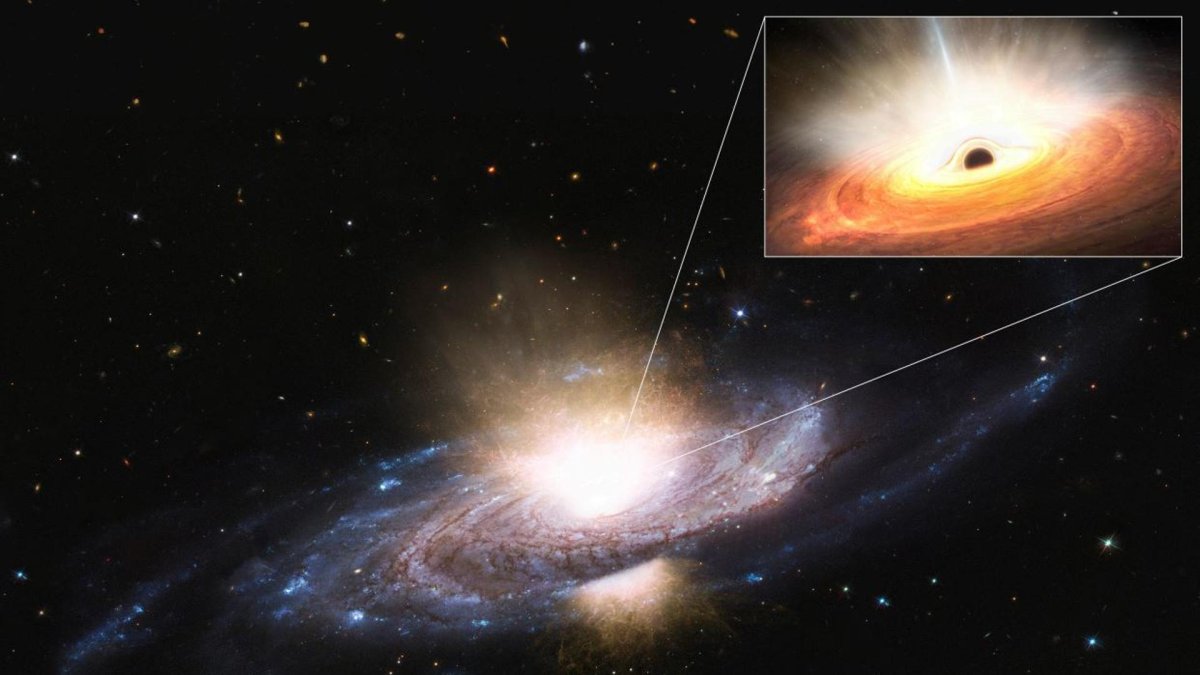 Vista lateral de una galaxia con brazos espirales de estrellas azules brillantes separadas por bandas oscuras de polvo interestelar.