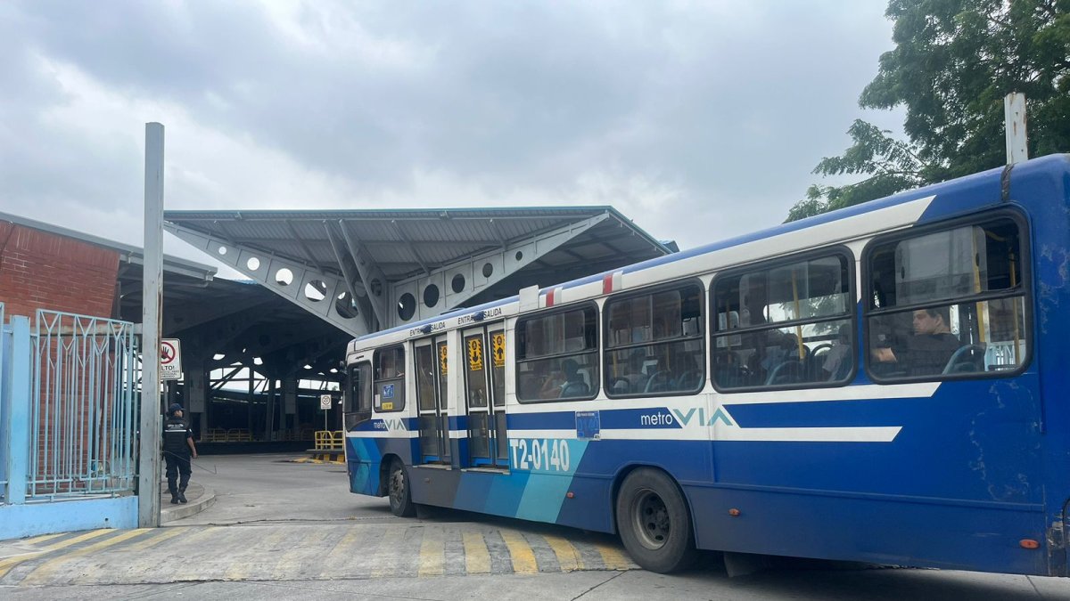 Foto referencial de la Metrovía en el sur de Guayaquil
