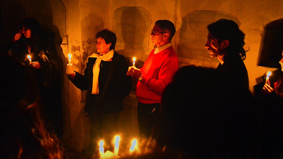 Leyendas de Quito son teatralizadas y contadas en la noche por grupos de jóvenes que les apasiona