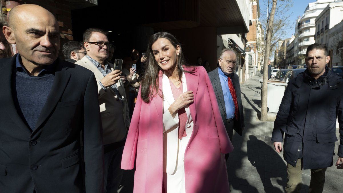 Letizia a su llegada al debate sobre la industria del cine en el que participan los cineastas Martin Scorsese y Rodrigo Cortés.