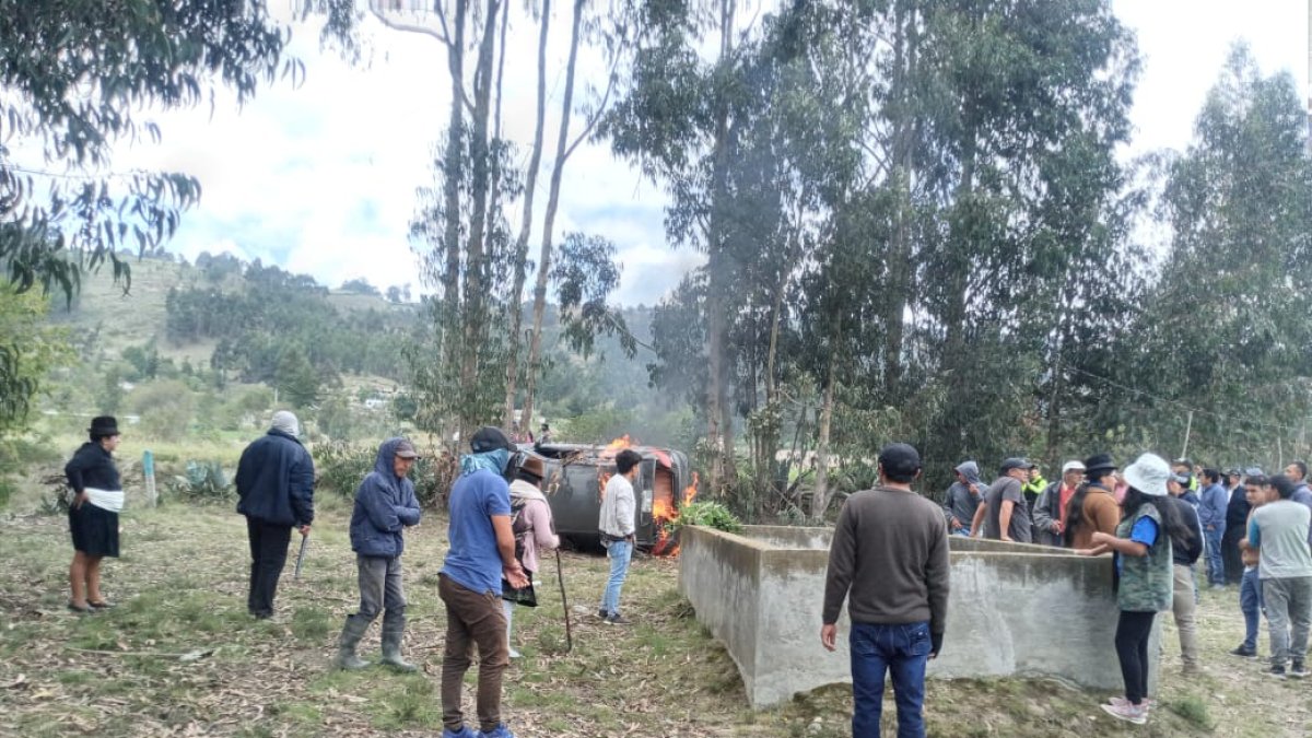 Momento en el que se está incinerando el automotor.